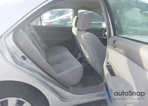 2002 Toyota Camry Le z USA, uszkodzony, nr VIN 4T1BE32K72U613797